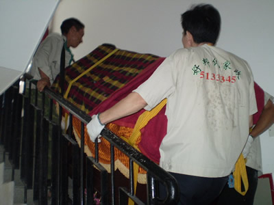 搬运钢琴